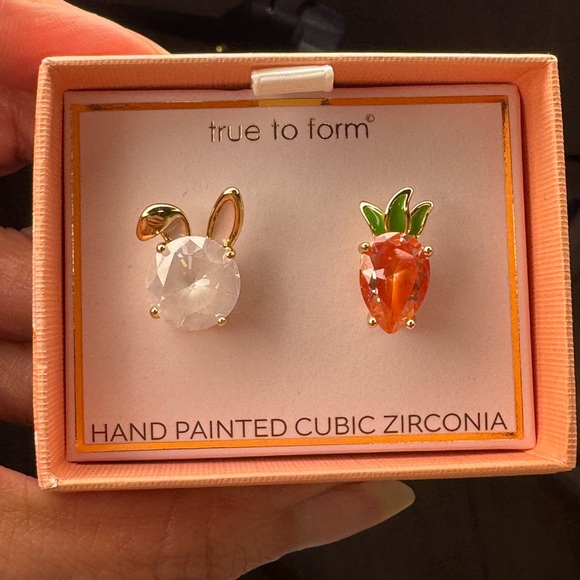 Bunny Carrot stud earrings - Picture 3 of 3